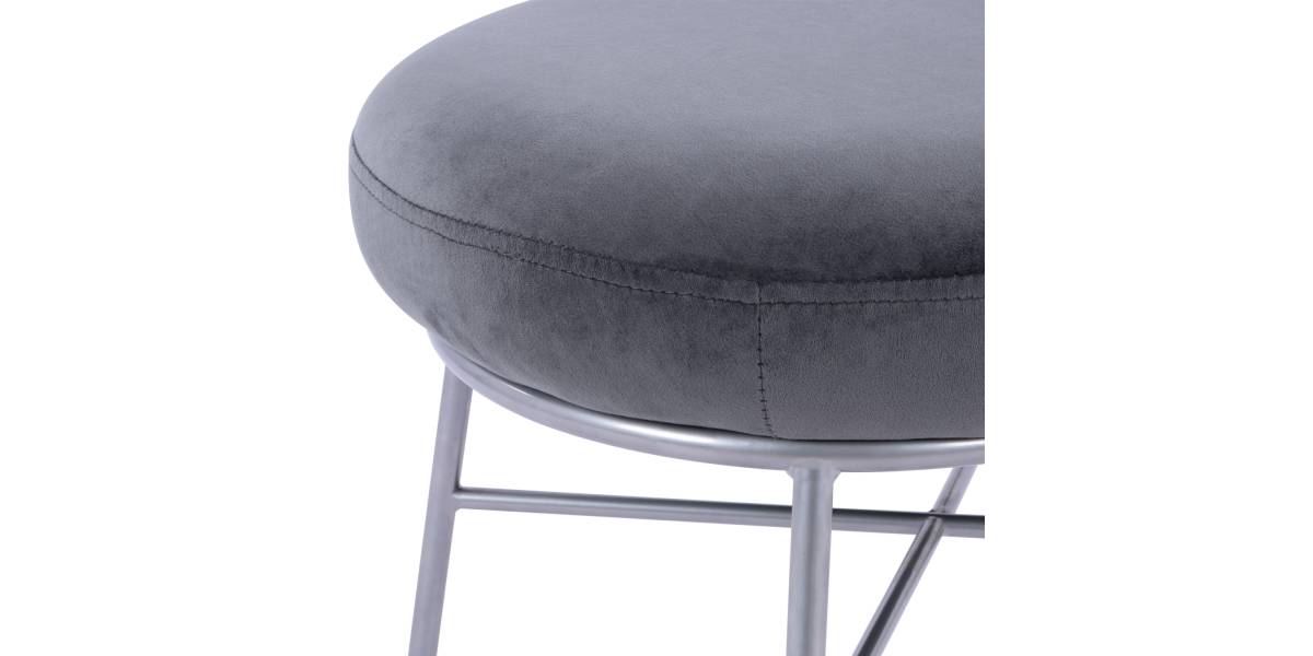 ΣΚΑΜΠΟ ΥΠΟΠΟΔΙΟ TRUDI HM8640.01 ΑΠΟ ΓΚΡΙ ΒΕΛΟΥΔΟ ΜΕ ΑΣΗΜΙ ΒΑΣΗ 55x46x38Υ εκ.